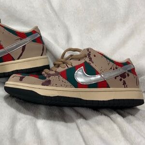 Freddie Nikes